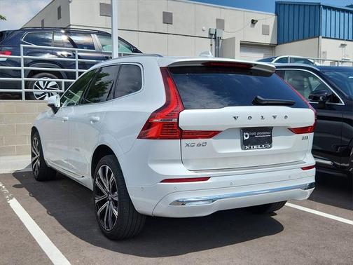 2023 Volvo XC60 B5 Ultimate Bright Theme