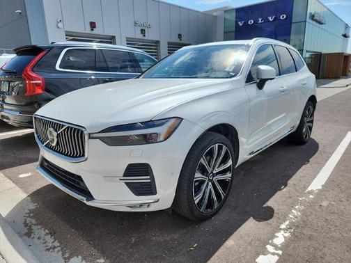 2023 Volvo XC60 B5 Ultimate Bright Theme