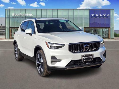 2025 Volvo XC40 B5 Core Bright Theme