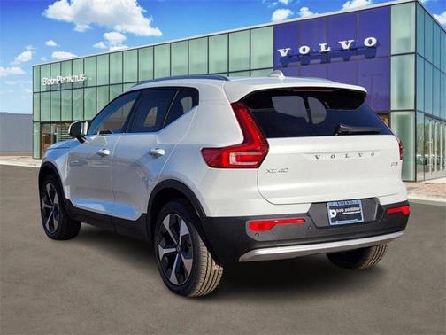 2025 Volvo XC40 B5 Core Bright Theme