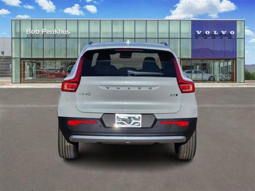 2025 Volvo XC40 B5 Core Bright Theme