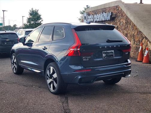 2025 Volvo XC60 Plug-In Hybrid T8 Plus