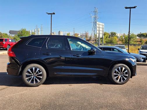 2025 Volvo XC60 B5 Plus