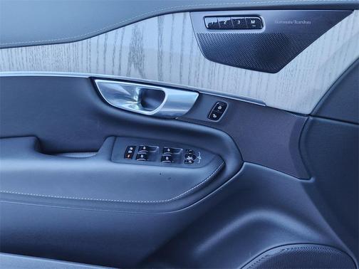 2025 Volvo XC90 Plug-In Hybrid T8 Ultra 7-Seater