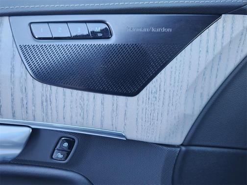 2025 Volvo XC90 Plug-In Hybrid T8 Ultra 7-Seater