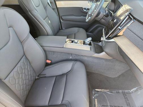 2026 Volvo XC90 Core, B5 AWD Gas (mild hybrid), Gasoline, Bright, 7 Seats