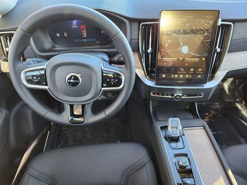 2026 Volvo XC90 Core, B5 AWD Gas (mild hybrid), Gasoline, Bright, 7 Seats