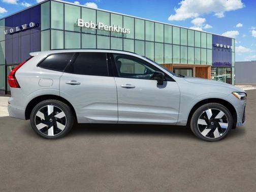 2025 Volvo XC60 Plug-In Hybrid T8 Plus