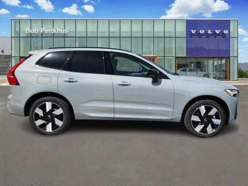 2025 Volvo XC60 Plug-In Hybrid T8 Plus