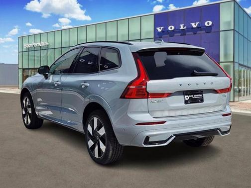 2025 Volvo XC60 Plug-In Hybrid T8 Plus