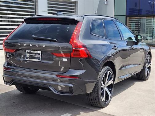 2024 Volvo XC60 Recharge Plug-In Hybrid T8 Ultimate Dark Theme