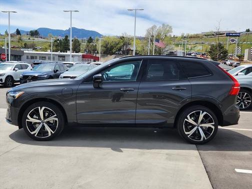 2024 Volvo XC60 Recharge Plug-In Hybrid T8 Ultimate Dark Theme