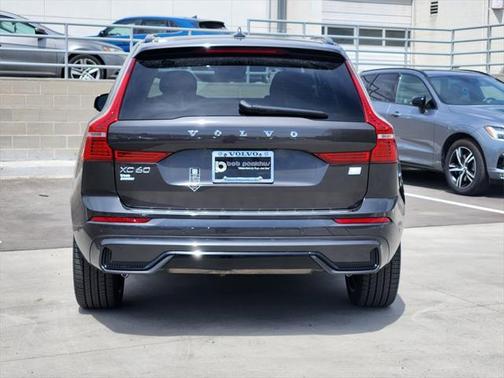 2024 Volvo XC60 Recharge Plug-In Hybrid T8 Ultimate Dark Theme