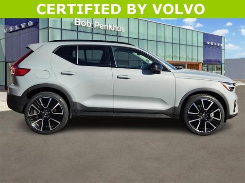 2024 Volvo XC40 B5 Plus Dark Theme