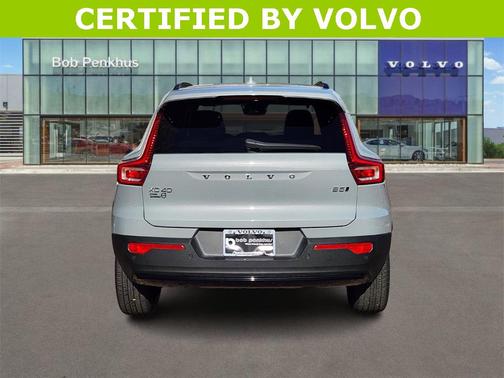 2024 Volvo XC40 B5 Plus Dark Theme