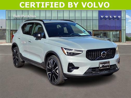 2024 Volvo XC40 B5 Plus Dark Theme
