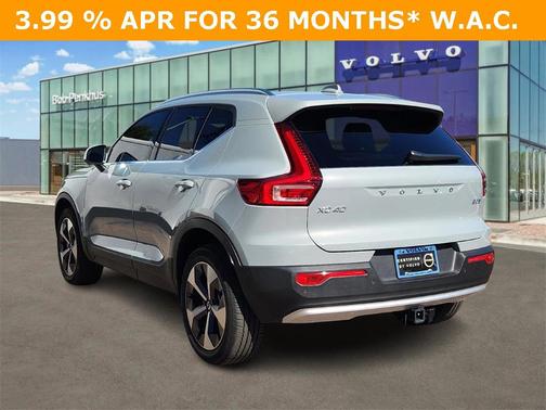 2025 Volvo XC40 B5 Plus Bright Theme