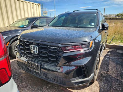 Crystal Black Pearl 2025 Honda Pilot Black Edition