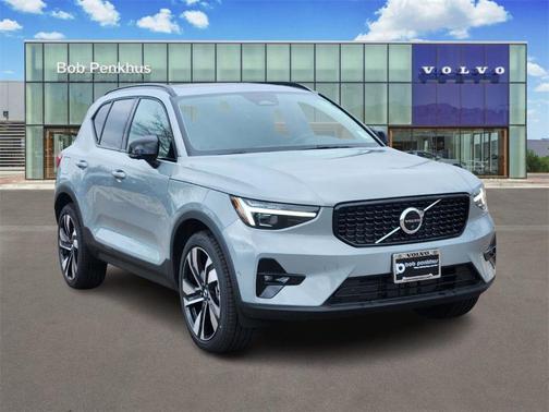 2025 Volvo XC40 B5 Ultra Dark Theme