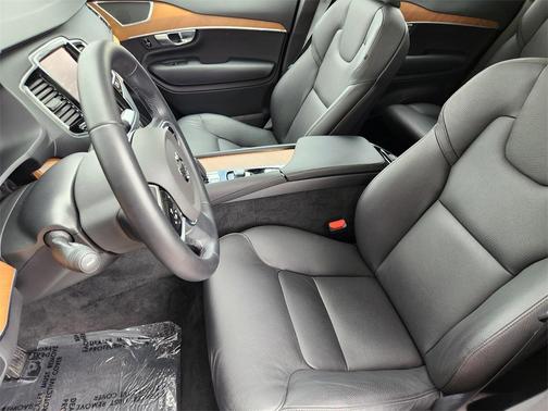 2025 Volvo XC90 B6 Plus 7-Seater