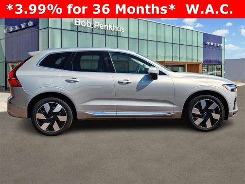 2023 Volvo XC60 Recharge Plug-In Hybrid T8 Plus Bright Theme