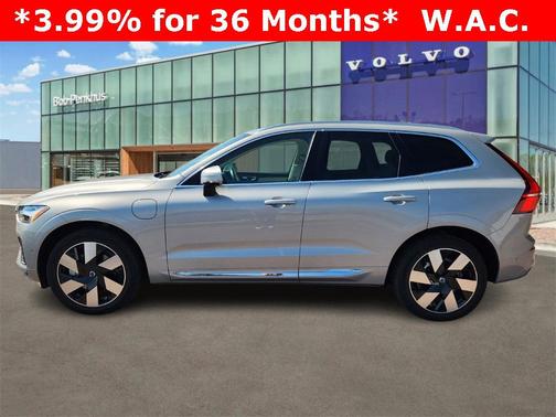 2023 Volvo XC60 Recharge Plug-In Hybrid T8 Plus Bright Theme