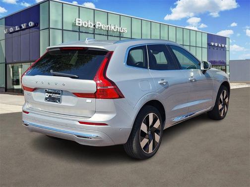 2023 Volvo XC60 Recharge Plug-In Hybrid T8 Plus Bright Theme