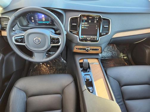 2025 Volvo XC90 B5 Plus