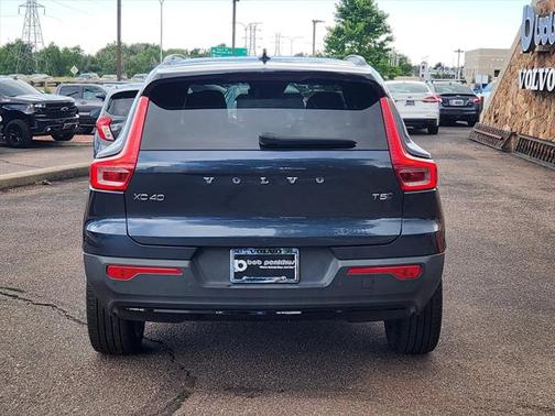 2022 Volvo XC40 T5 R-Design