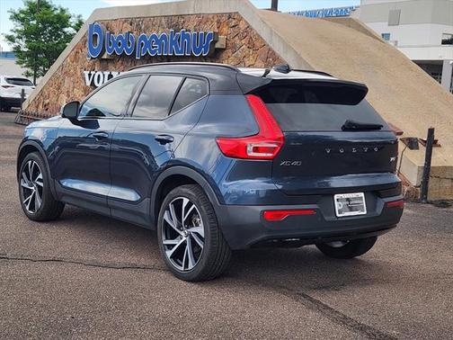 2022 Volvo XC40 T5 R-Design