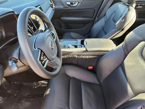 2025 Volvo S60 Plug-In Hybrid T8 Plus