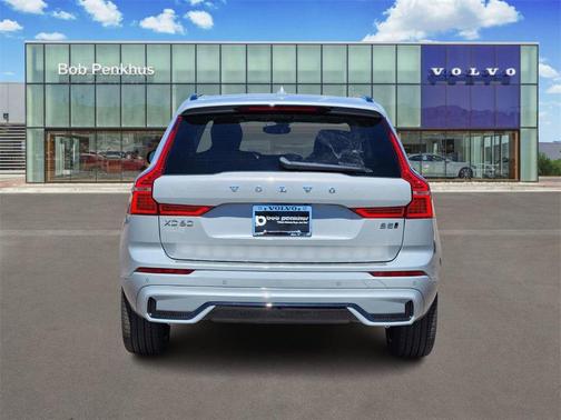 2025 Volvo XC60 B5 Ultra