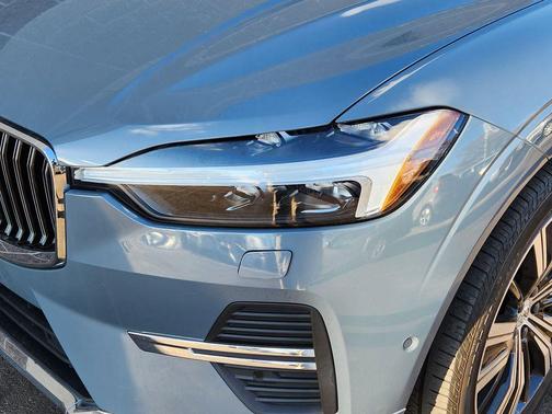 2023 Volvo XC60 B5 Plus Bright Theme