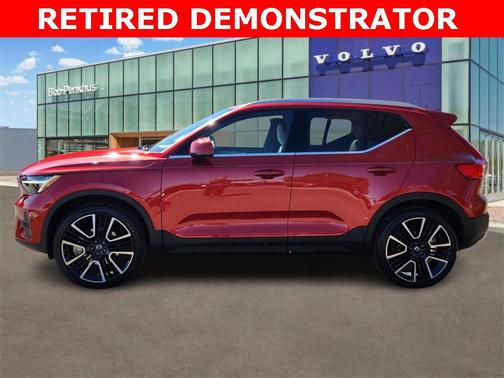 2025 Volvo XC40 B5 Ultra Bright Theme
