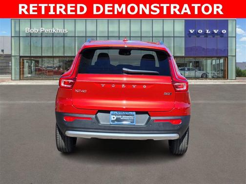 2025 Volvo XC40 B5 Ultra Bright Theme