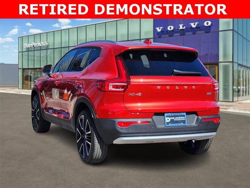 2025 Volvo XC40 B5 Ultra Bright Theme