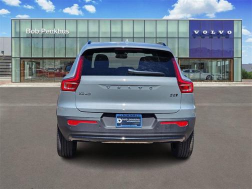 2025 Volvo XC40 B5 Plus Dark Theme