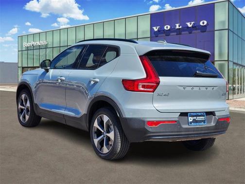 2025 Volvo XC40 B5 Plus Dark Theme