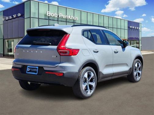 2025 Volvo XC40 B5 Plus Dark Theme