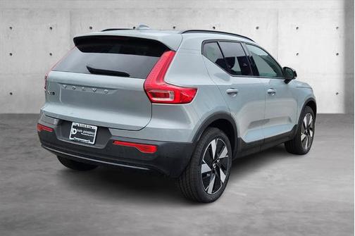 2025 Volvo EX40 Twin Motor Core