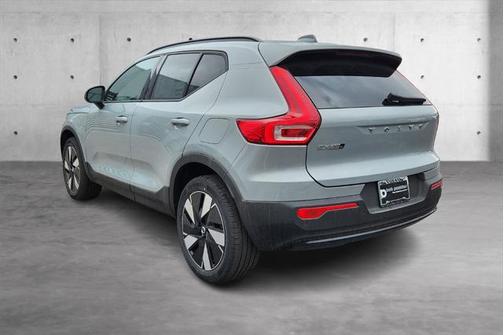 2025 Volvo EX40 Twin Motor Core