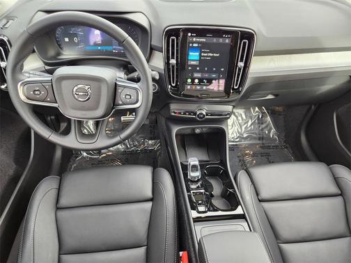 2026 Volvo XC40 Ultra, B5 AWD Gas (mild hybrid), Dark