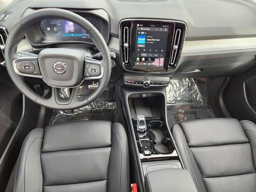2026 Volvo XC40 Ultra, B5 AWD Gas (mild hybrid), Dark