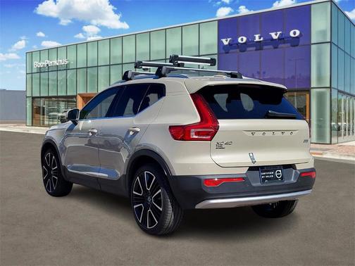2025 Volvo XC40 B5 Plus Bright Theme