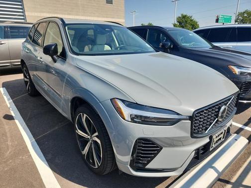 2025 Volvo XC60 Plug-In Hybrid T8 Ultra