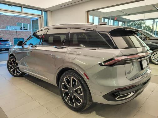 2024 Lincoln Nautilus Reserve