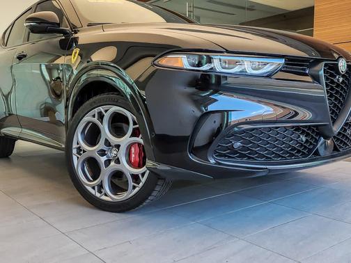 Alfa Black 2024 Alfa Romeo Tonale Veloce EAWD