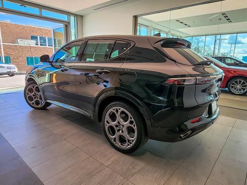 Alfa Black 2024 Alfa Romeo Tonale Veloce EAWD