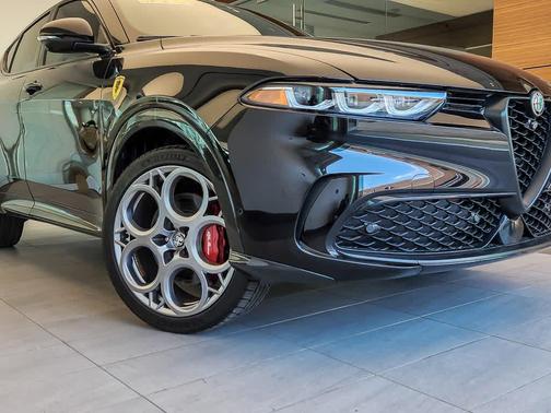 Alfa Black 2024 Alfa Romeo Tonale Veloce EAWD