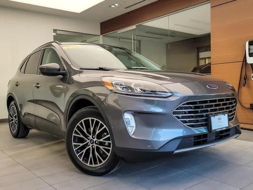 2022 Ford Escape Titanium